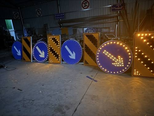 金华金华河南太阳能自发光交通路标牌厂家